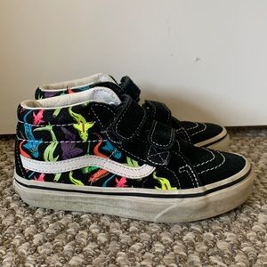 Boys/kids vans glow in the dark sea animals sharks & rays 13